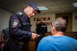 Полицейские установили жителя Нижнего Ломова, причинившего телесные повреждения супруге